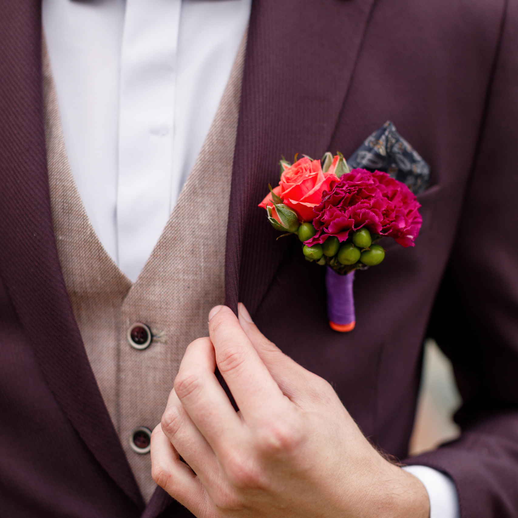 Portrait,Of,Stylish,Groom,After,Wedding,Ceremony.,Boutonniere,On,Suit